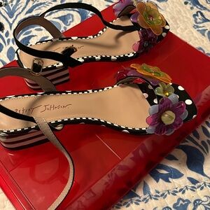 Beautiful sandal shoe very different Betsy Johnson
